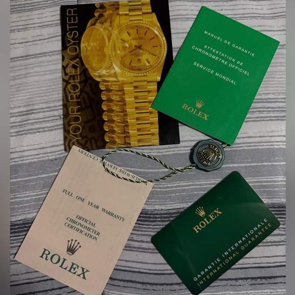 Swiss Watch with Silver Band and Green Dial - Picture 5 of 5